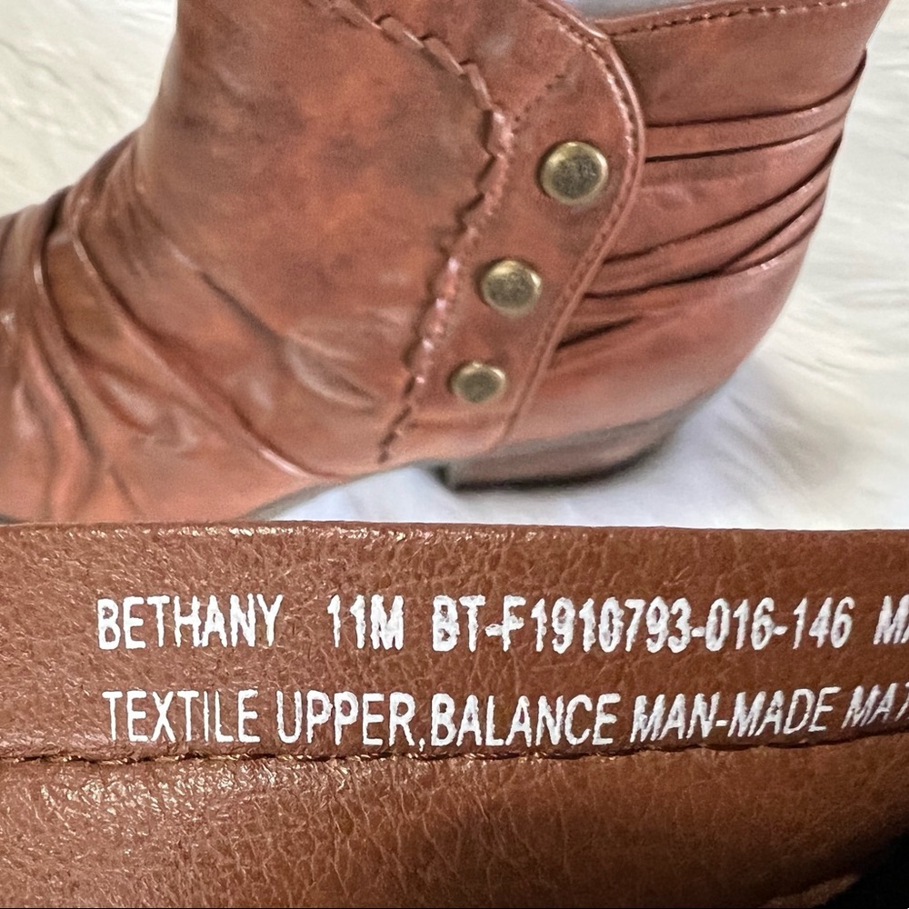 New Women's Bare Traps, Bethany Ankle Boot - Picture 5 of 6